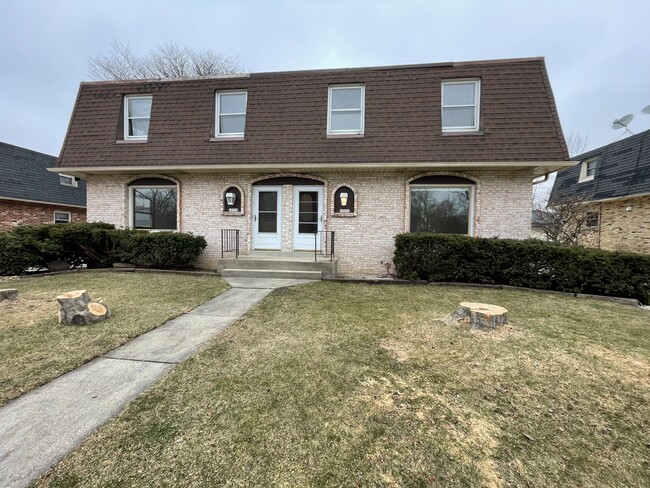 Building Photo - 10310 W Grantosa Dr