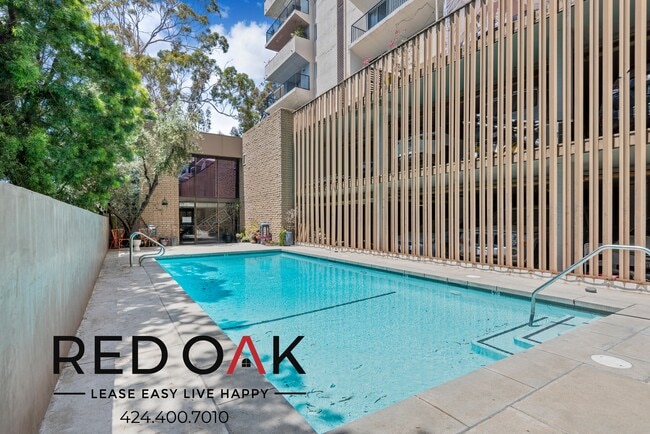 Building Photo - 3949 Los Feliz Blvd