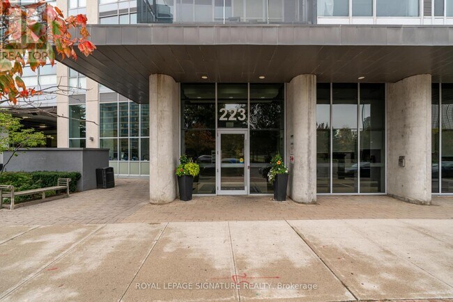 Photo du bâtiment - 223 Webb Dr