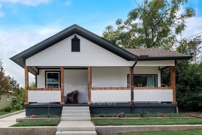 Building Photo - 1124 E 11th St