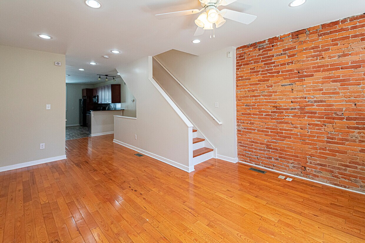 Primary Photo - 2129 Earp St