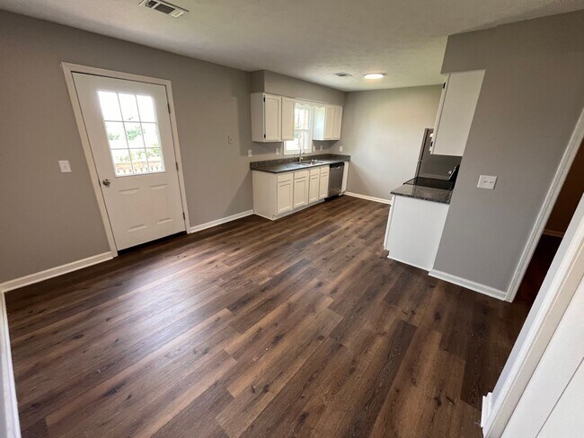 Foto del edificio - Beautiful Remodeled 2 Bedroom in Richmond!