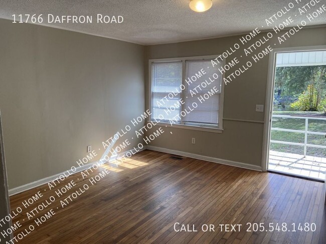 Building Photo - 3 Bedroom with hardwood floors and large y...