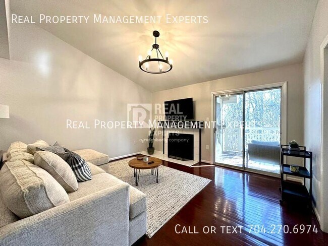 Foto del edificio - 5011 Sharon Rd