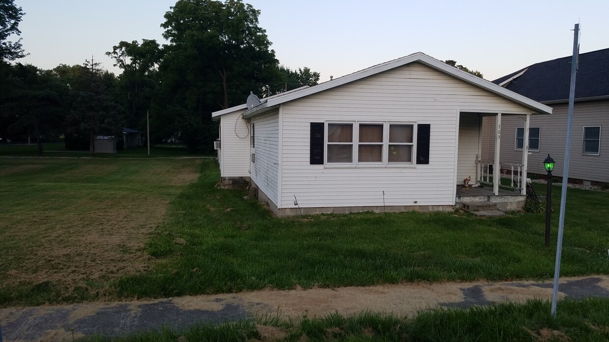Primary Photo - 103 N Vine St
