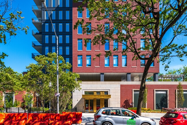 Building Photo - 347 Henry St