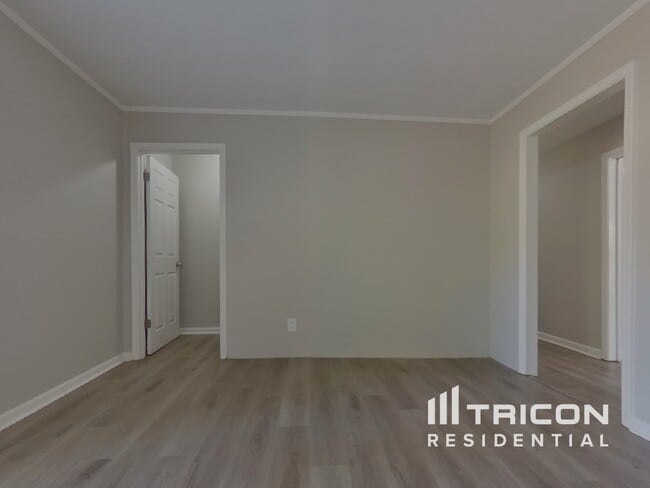 Building Photo - 5480 Ledford Dr