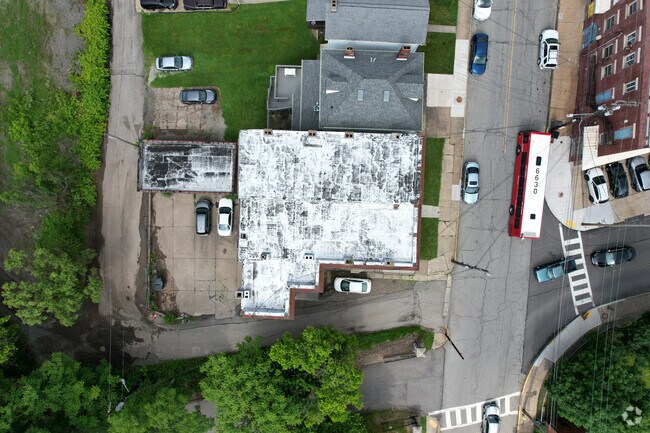 Foto del edificio - 796-798 Hazelwood Ave
