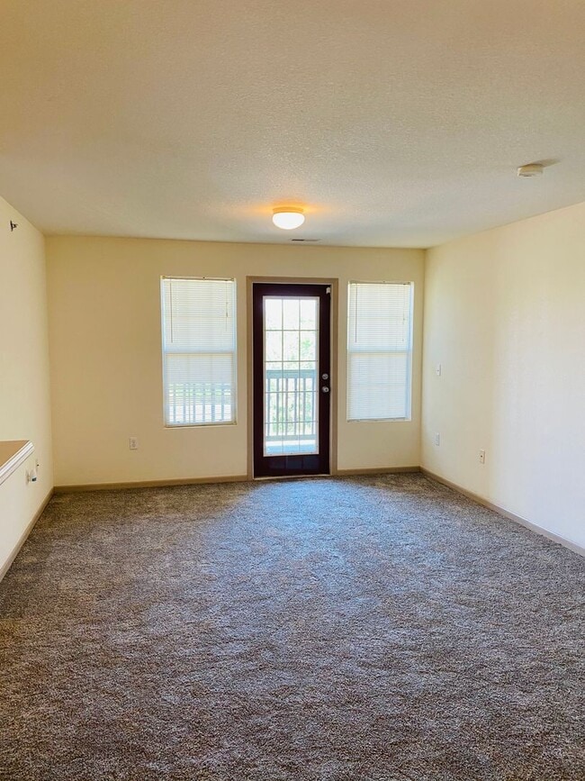 Foto del edificio - Charming Apartment 3-Bed, 2-Bath Home with...