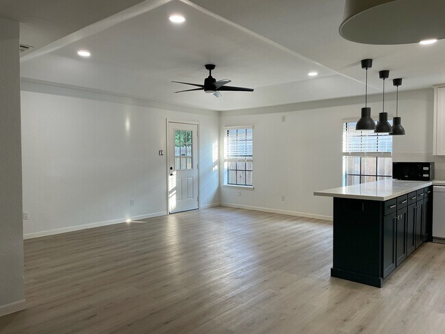 Sala de estar - 2201 Pin Oak Rd