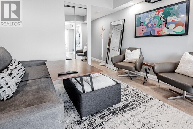 Photo du bâtiment - 155 Yorkville Ave