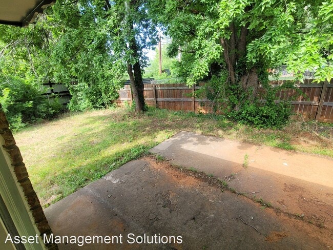 Building Photo - 3 br, 1.5 bath House - 1108 Brookdale  Drive