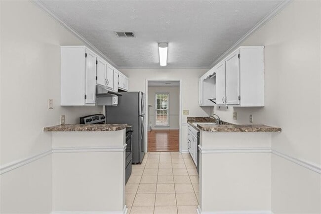 Building Photo - 2927 Governors Ct