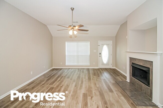 Building Photo - 160 Garden View Dr