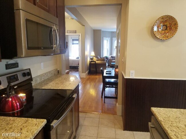 Building Photo - 3 br, 1 bath Condo - 430 East 6th ST 3 Unit 3