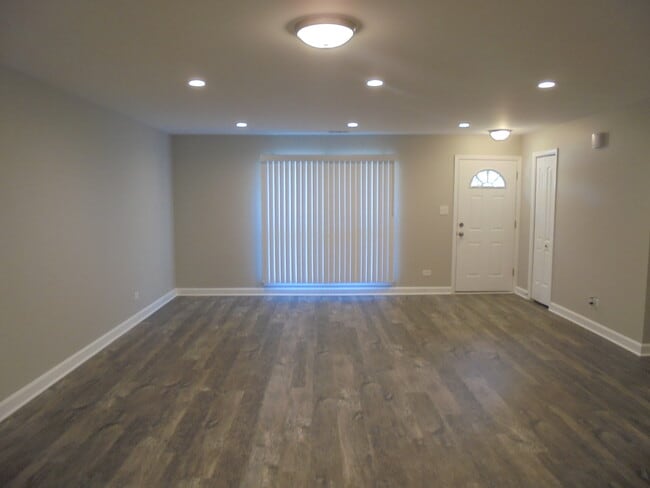 Building Photo - 408 Sunset Ln