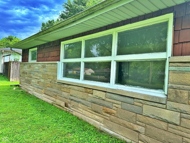 Building Photo - 2725 Kristen Dr W