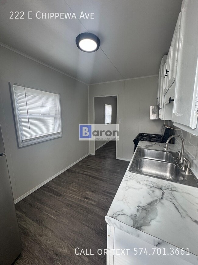 Foto del edificio - 222 E Chippewa Ave