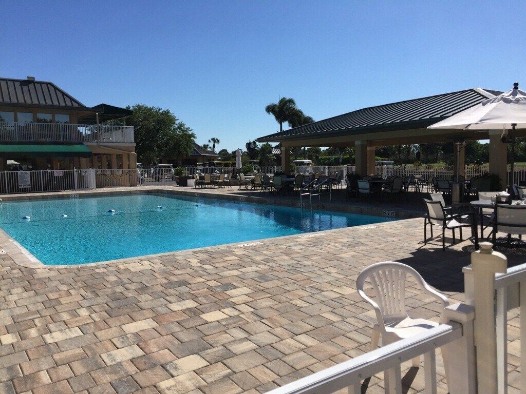 Suntree Country Club en una poca distancia a pie. - 315 Tangle Run Blvd