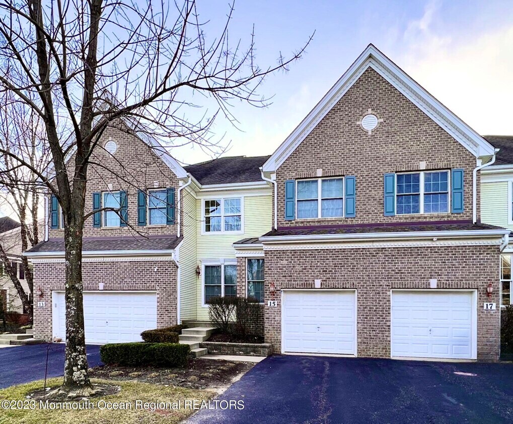 Primary Photo - 15 Deepwater Cir