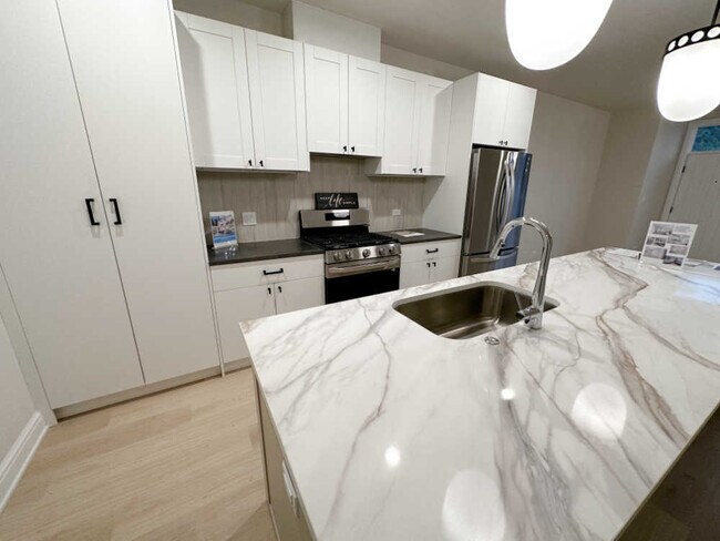 Foto del edificio - 4315 S Indiana Ave