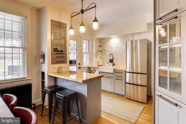 Foto del edificio - 1766 E St NE