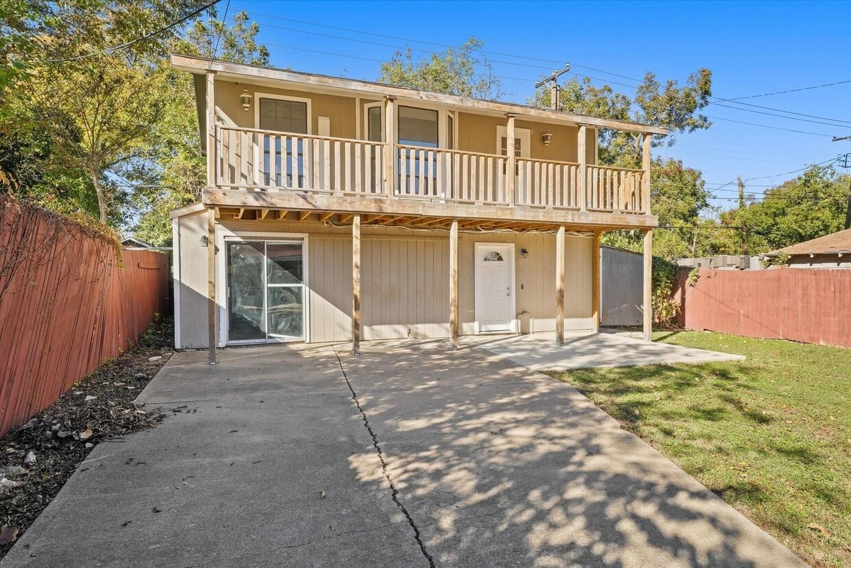 Foto principal - 927-929 S Rosemont Ave