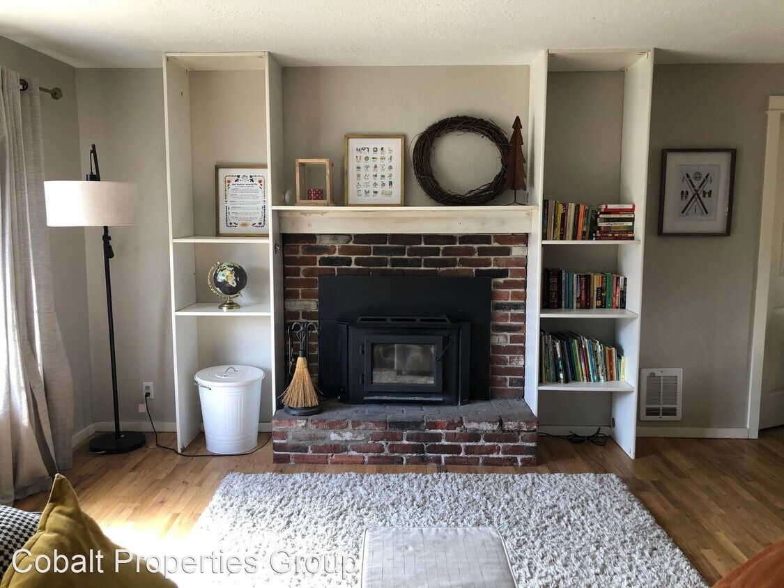 4 br, 2 bath House 1206 NE Burnside Ave House Rental in Bend, OR