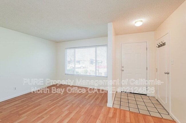 Building Photo - 5096 Parkhurst Dr