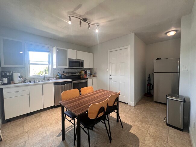 Building Photo - 5 Dawes Ter
