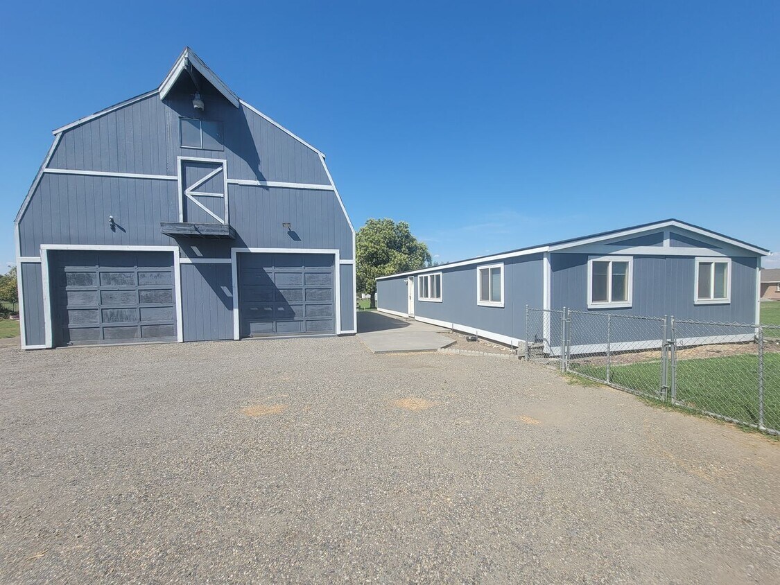 Primary Photo - Horse Property with land in Finley/Kennewick