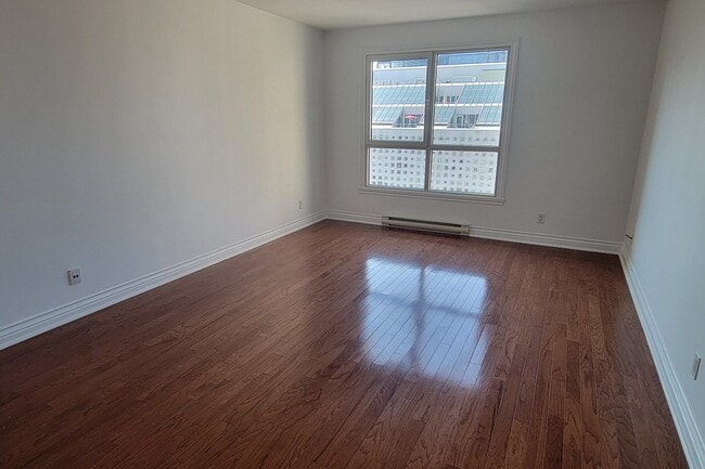Building Photo - 1210 Blvd. De Maisonneuve Ouest