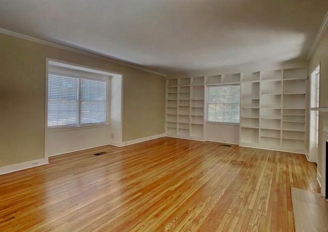 Building Photo - 811 E 38th St