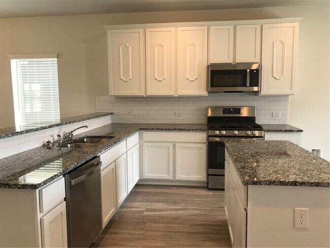Foto del edificio - 302 Eagle Lake Dr