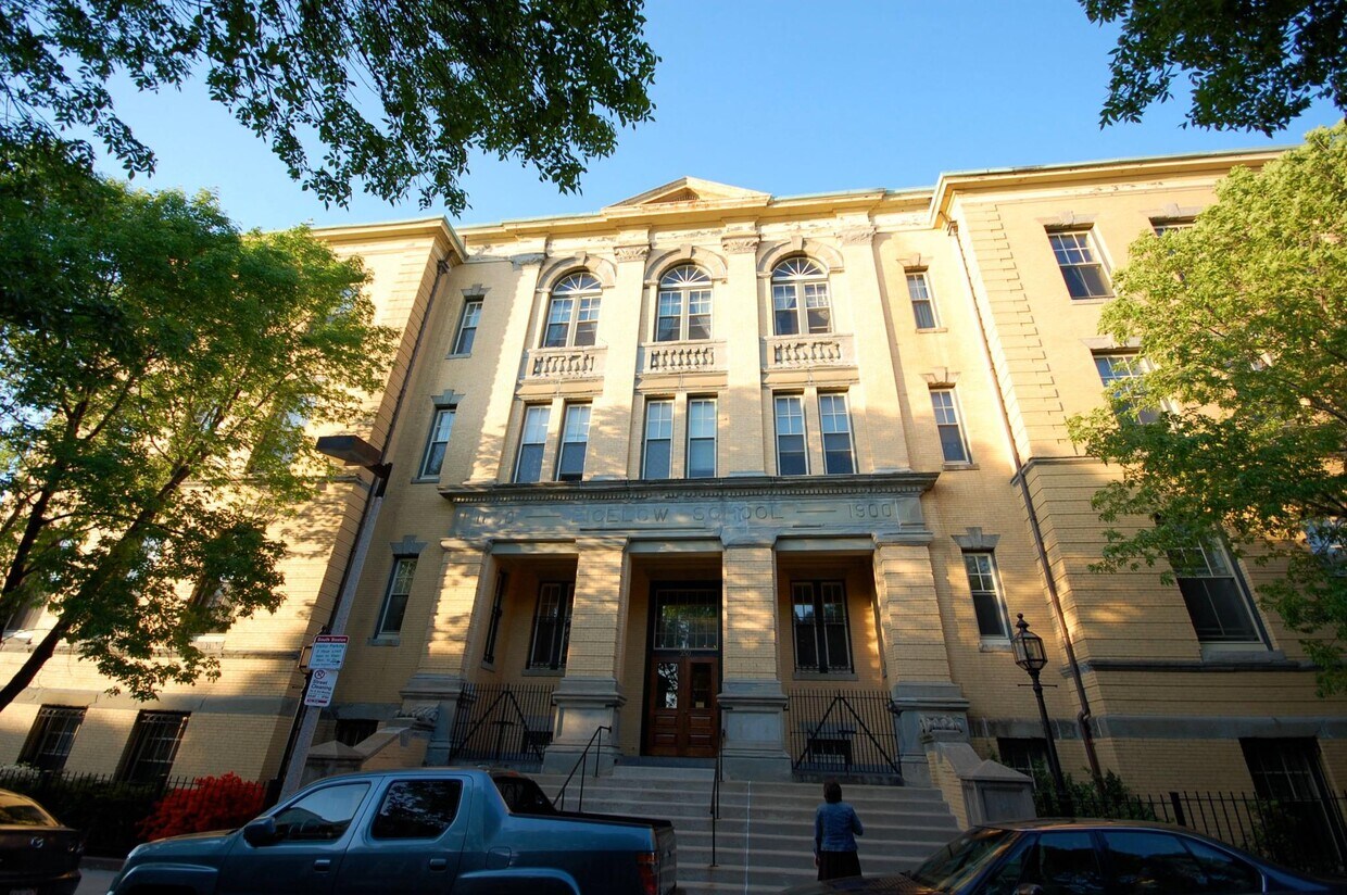 Primary Photo - 350 W 4th St