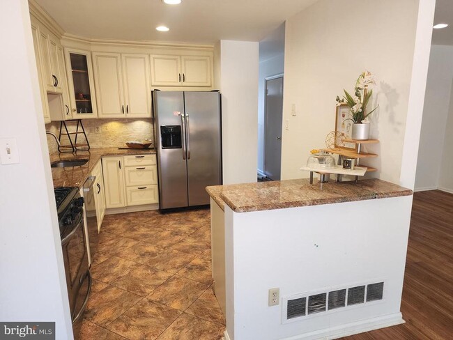 Building Photo - 25 Forsythia Ct