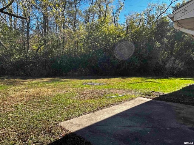 Building Photo - 1107 Eisenhower Dr