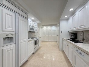 Building Photo - 1111 Crandon Blvd