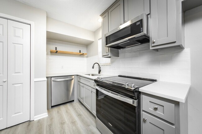Building Photo - 205 N Fillmore St