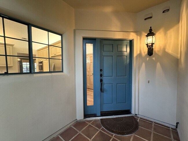 Foto del edificio - Spacious and Inviting 3-Bedroom, 2.5-Bath Townhome in the Heart of Menlo Park