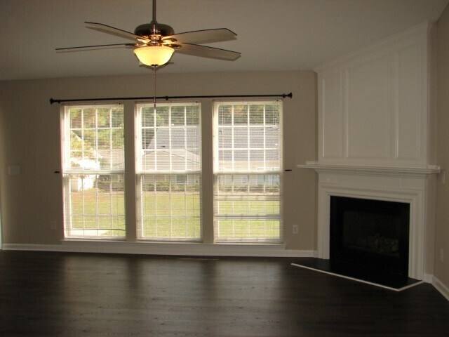 Foto del edificio - 404 Kinship Ln