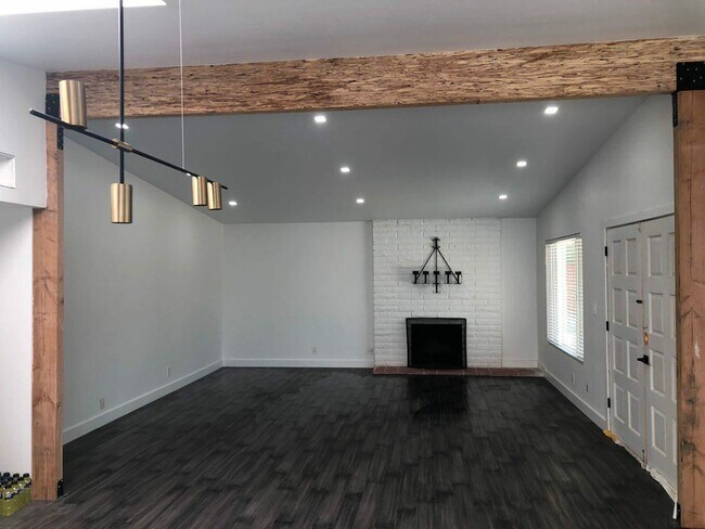 Building Photo - 3045 E Verona Rd