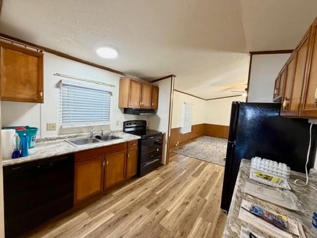 Foto del edificio - 125 Burkhart Ln