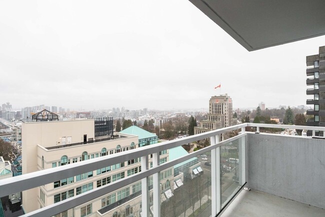 Building Photo - Hollyburn Court