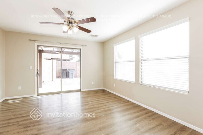 Foto del edificio - 3059 E Harrison St