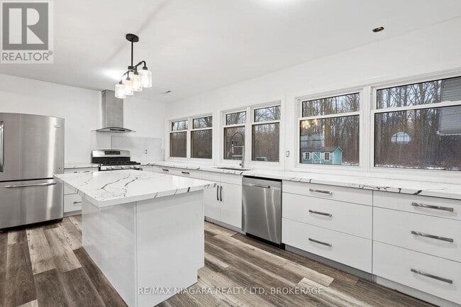 Building Photo - 2949 Garrison Rd