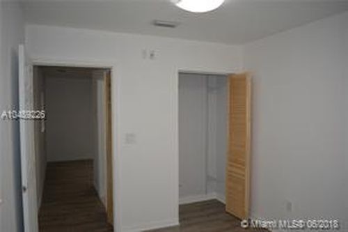 Building Photo - 115 SW 38th Ct