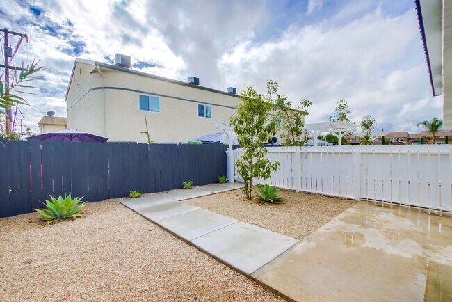 Building Photo - 660 N Hickory St