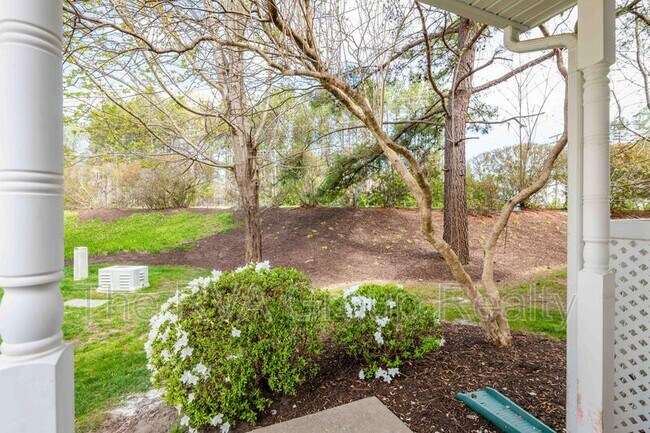 Building Photo - 4614 Twin Hickory Lake Dr