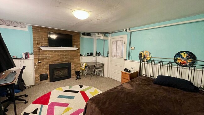 Foto del edificio - 743 E Franklin St